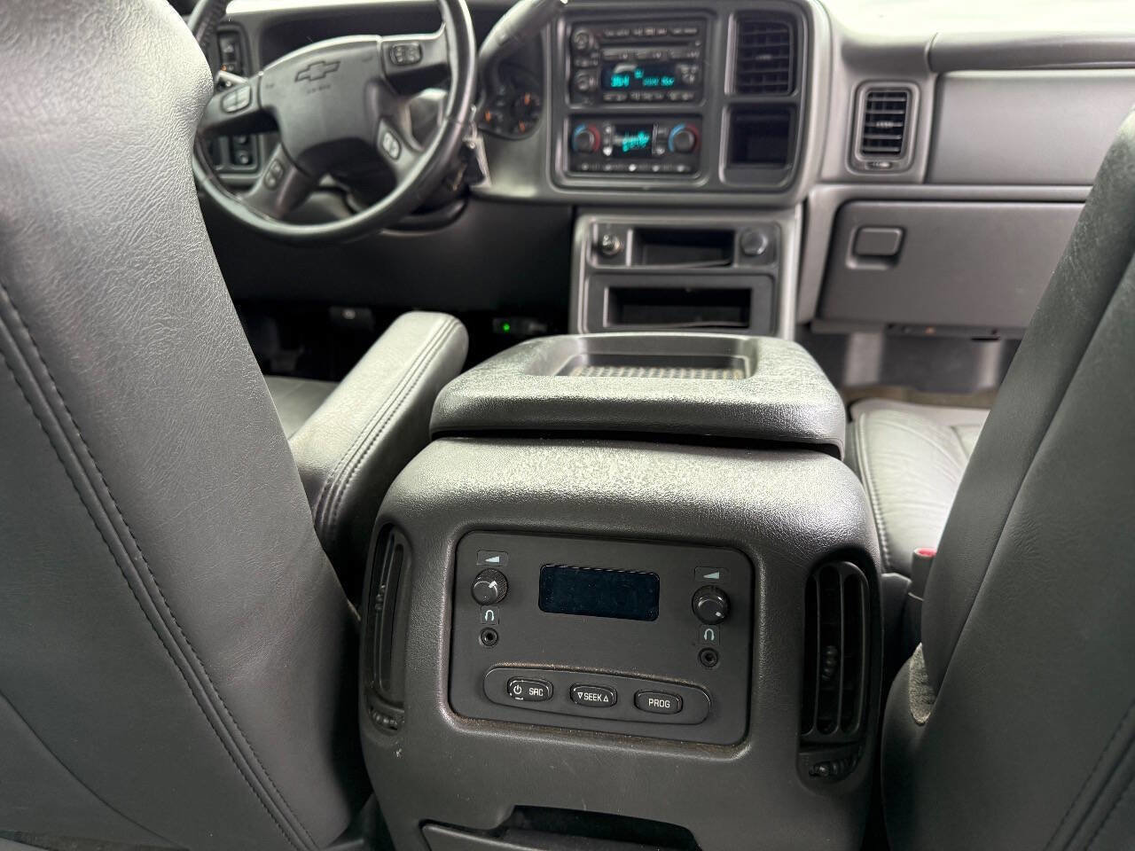 Used 2006 Chevrolet Silverado 2500 LT w/ Heavy-Duty Power Package image 16