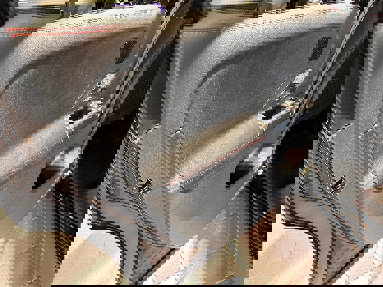 Used 2024 Mercedes-Benz GLB 250 4MATIC image 30