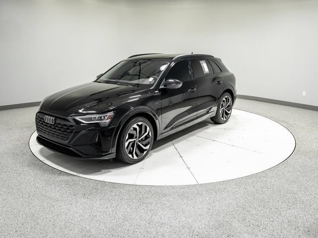Used 2024 Audi Q8 e-tron Premium Plus w/ Premium Plus Package AWD/4WD image 33