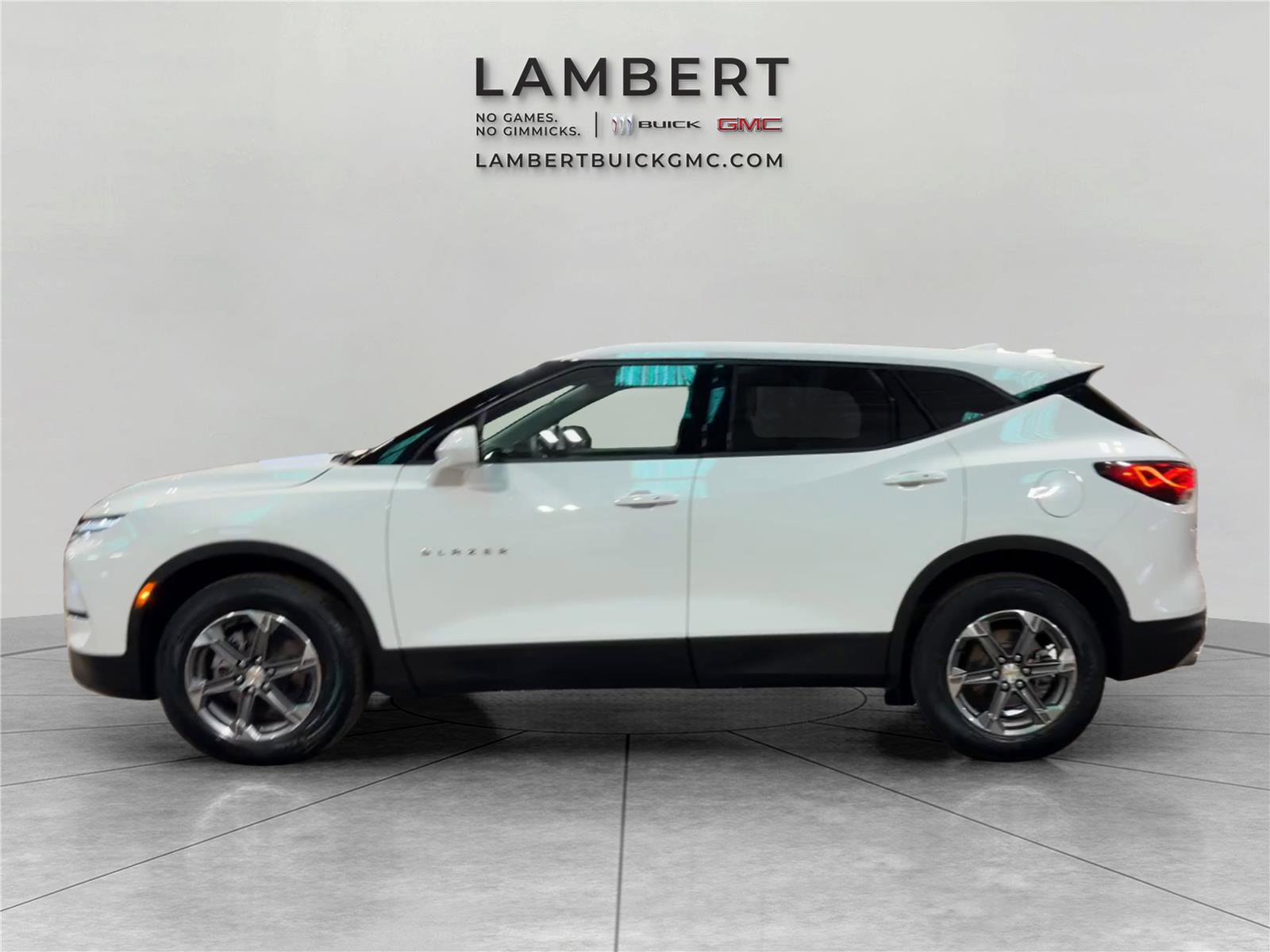 Used 2025 Chevrolet Blazer LT image 2