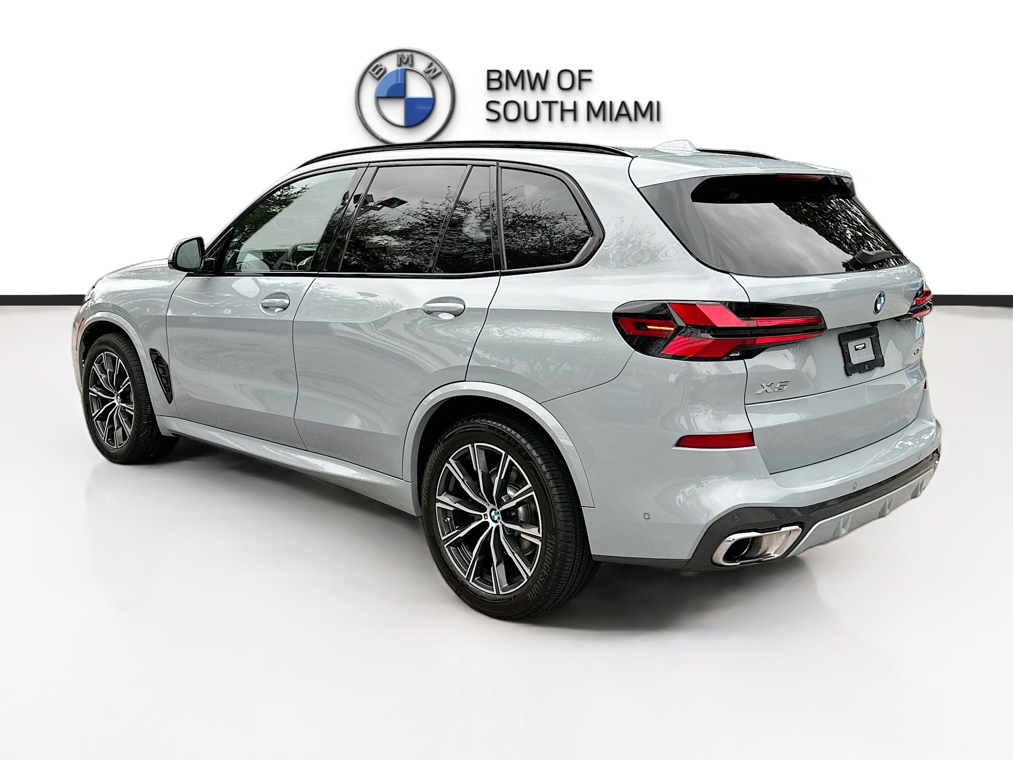 Certified 2024 BMW X5 xDrive40i w/ M Sport Package image 5