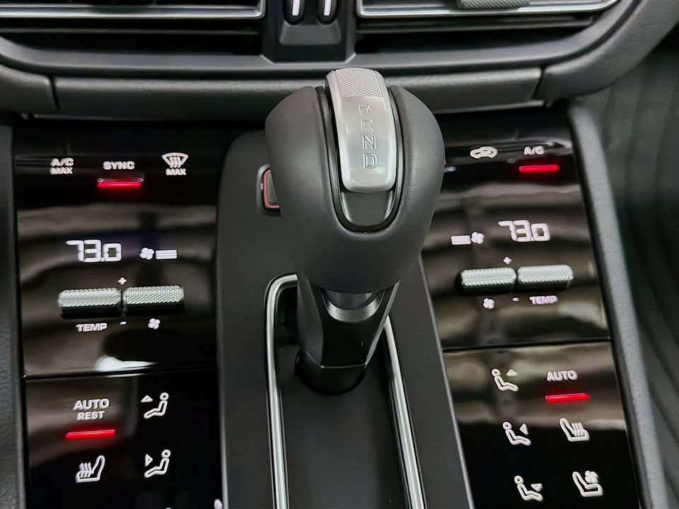 New 2026 Porsche Macan AWD/4WD image 18