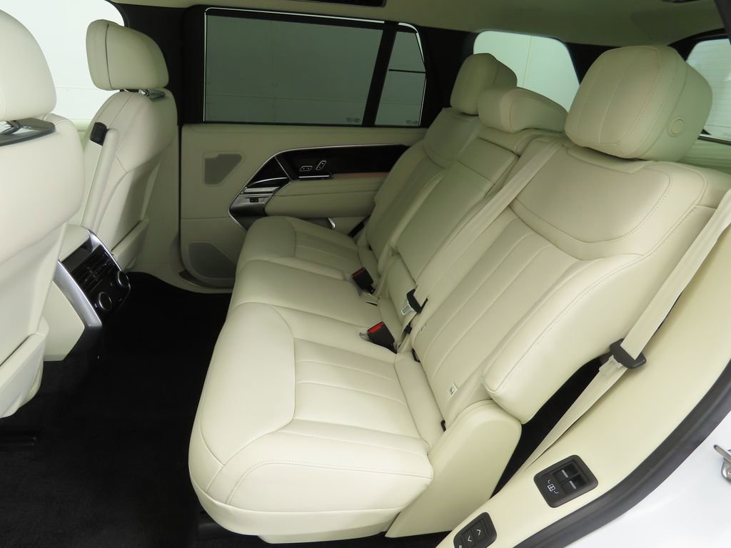 New 2025 Land Rover Range Rover Long Wheelbase SE image 21