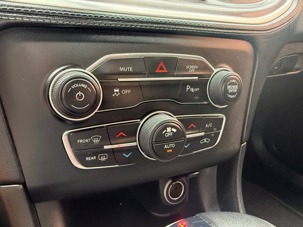 Used 2019 Dodge Charger SXT w/ Plus Group RWD image 27