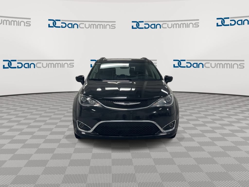 Used 2020 Chrysler Pacifica Touring-L FWD image 3