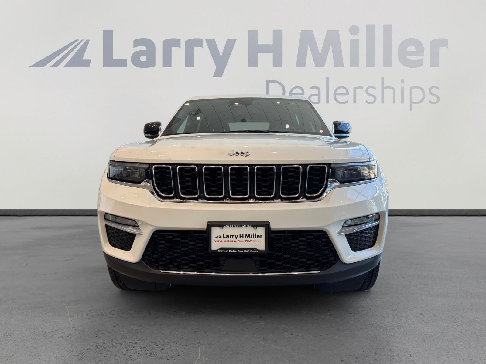 Used 2024 Jeep Grand Cherokee Limited 4xe AWD/4WD image 8