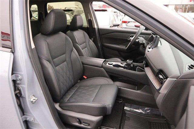 Certified 2025 Nissan Rogue Platinum image 27