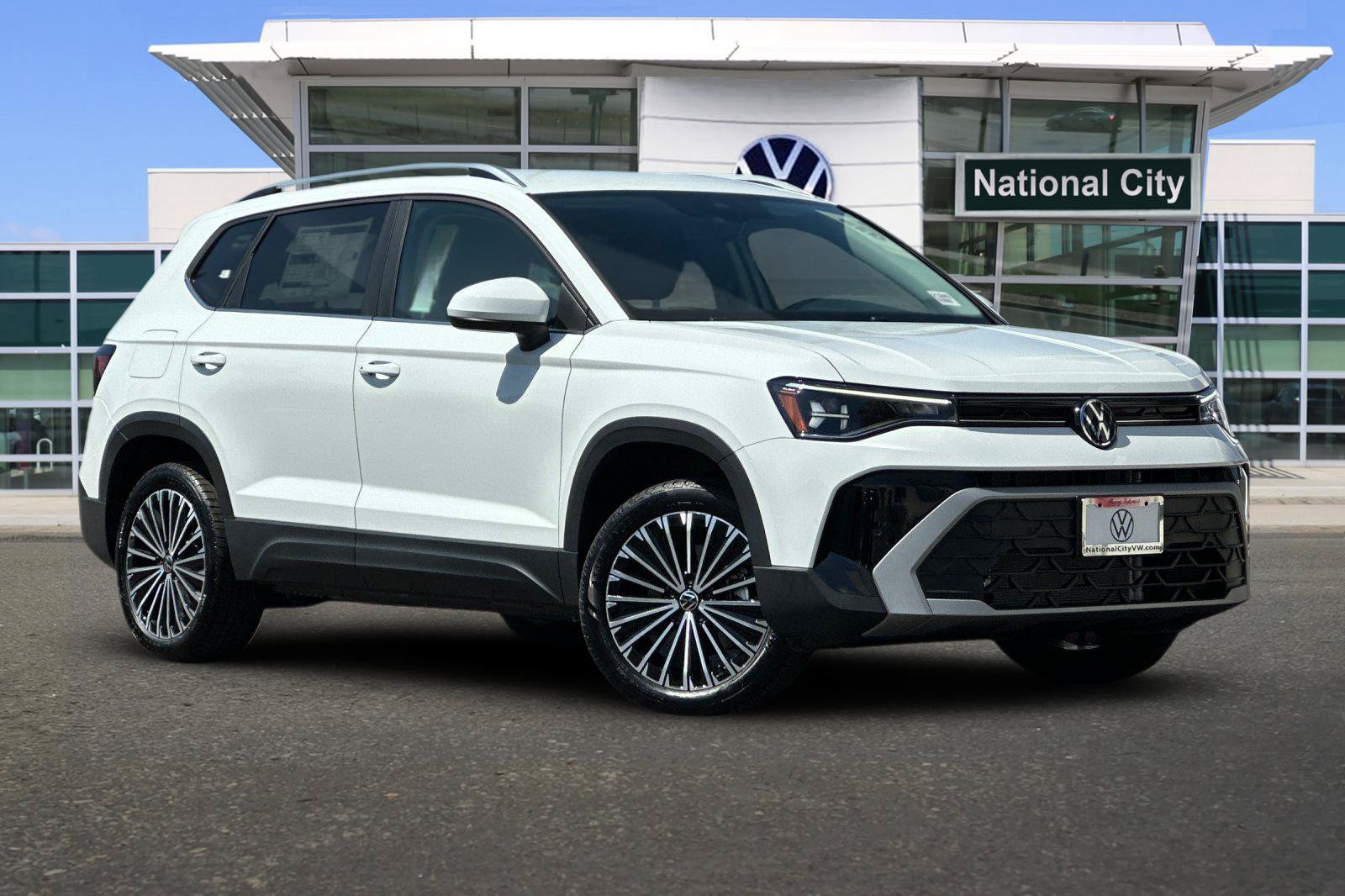 New 2027 Volkswagen Taos SE FWD image 2