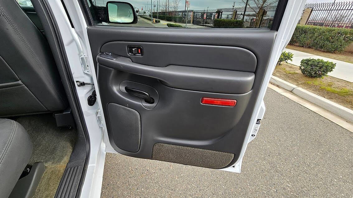 Used 2004 Chevrolet Silverado 2500 LT w/ Skid Plate Package image 35