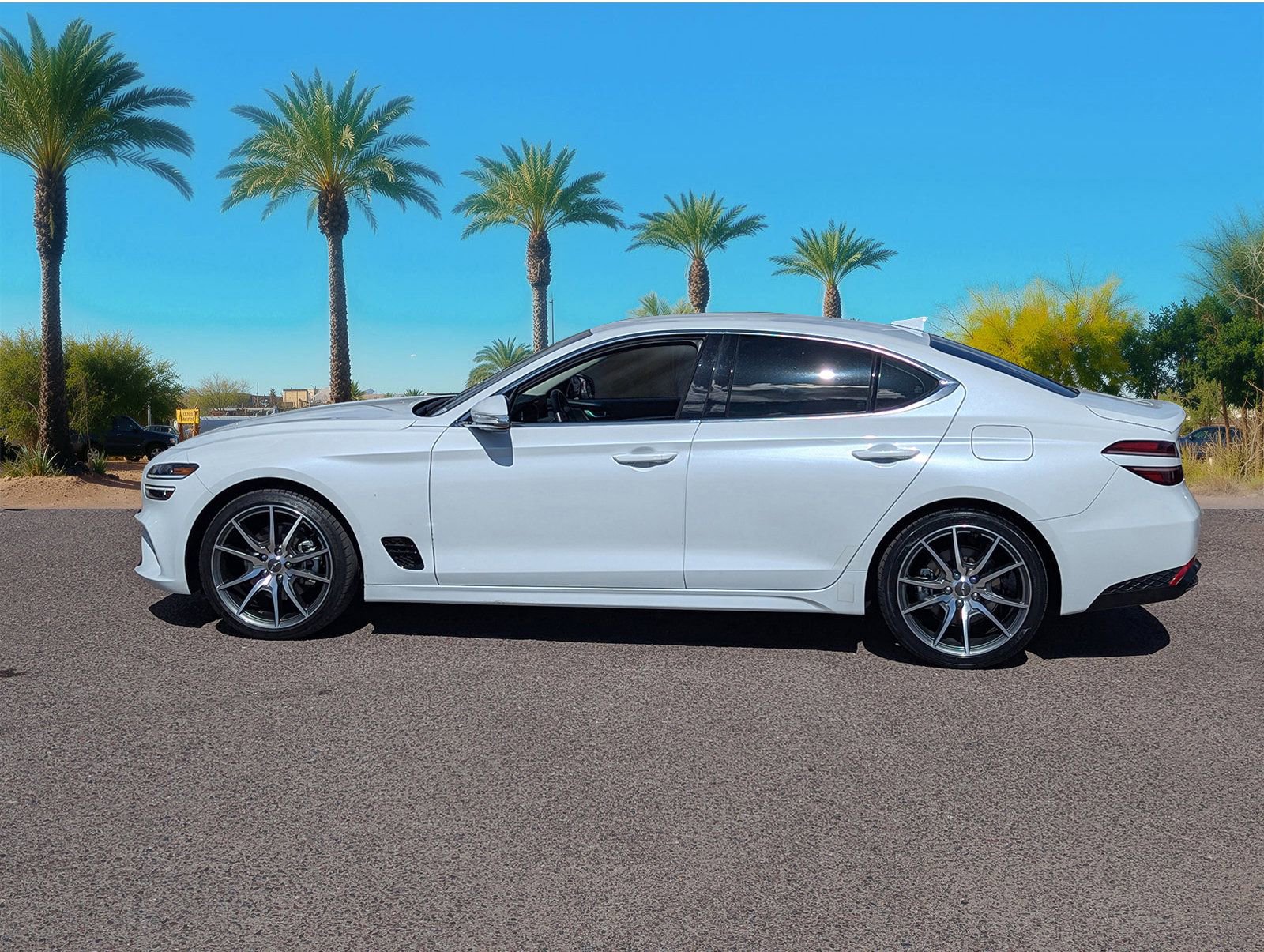 Used 2023 Genesis G70 2.0T image 2