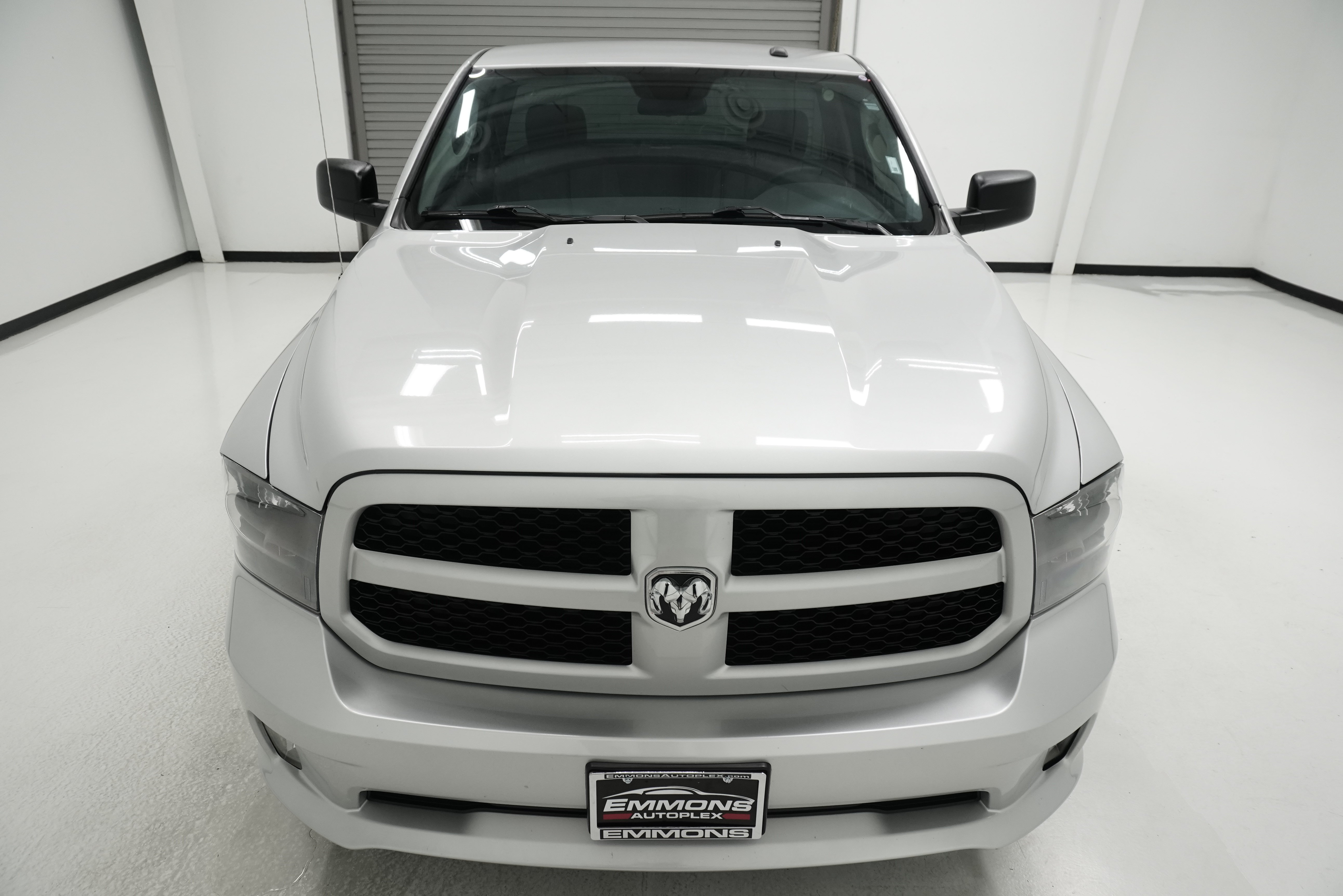 Used 2017 RAM 1500 Express RWD image 2