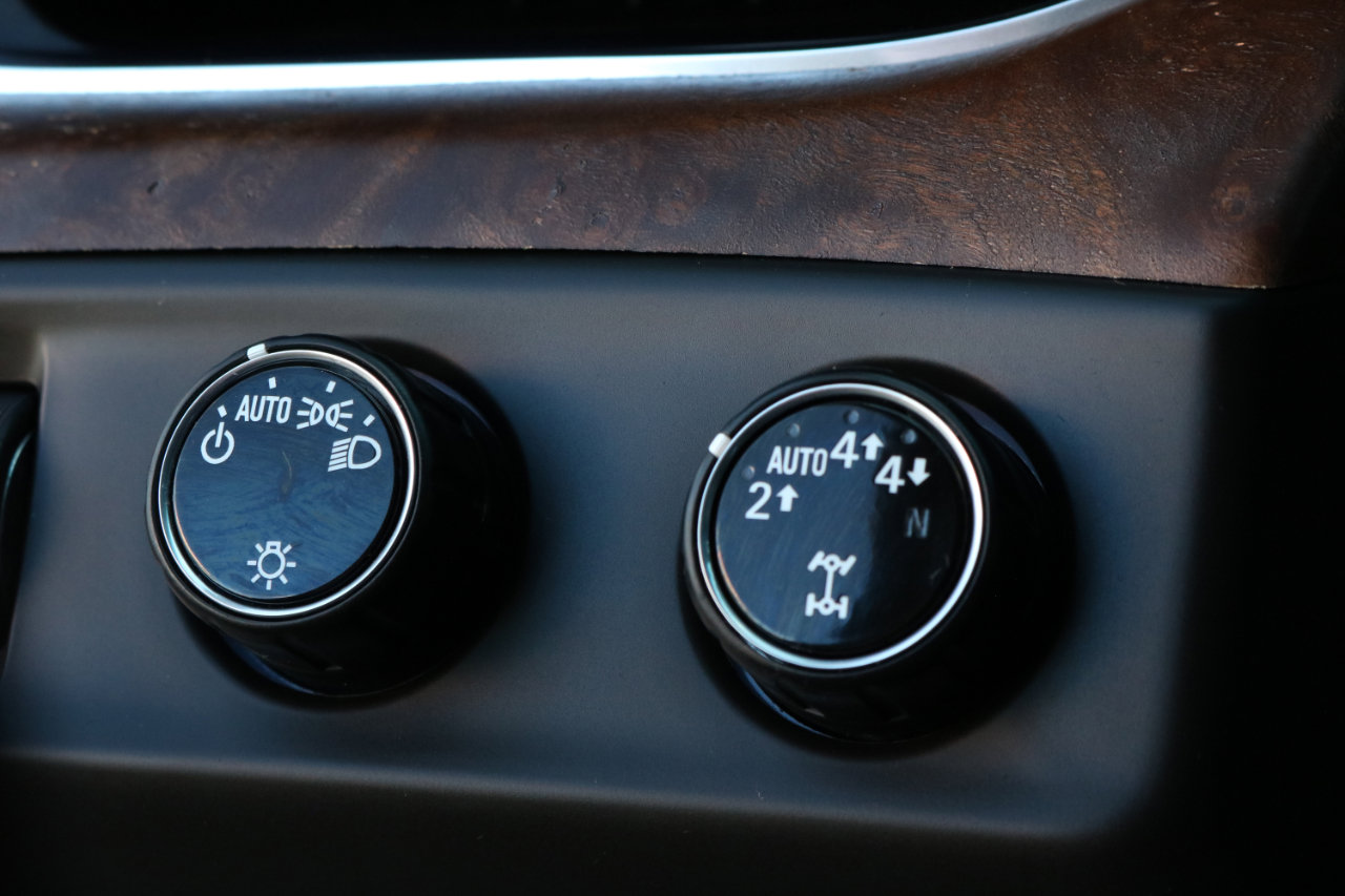 Used 2017 Cadillac Escalade Premium Luxury image 24