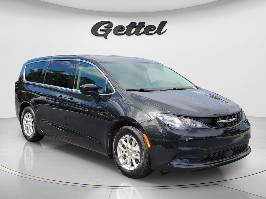 Used 2023 Chrysler Voyager LX FWD image 3