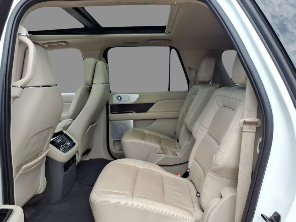 Used 2021 Lincoln Navigator L Reserve w/ Luxury Package AWD/4WD image 5