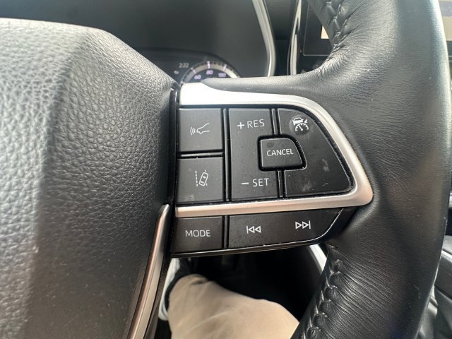 Used 2023 Toyota Highlander XLE AWD/4WD image 32