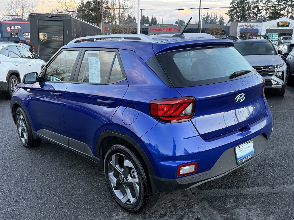 Used 2024 Hyundai Venue SEL image 3