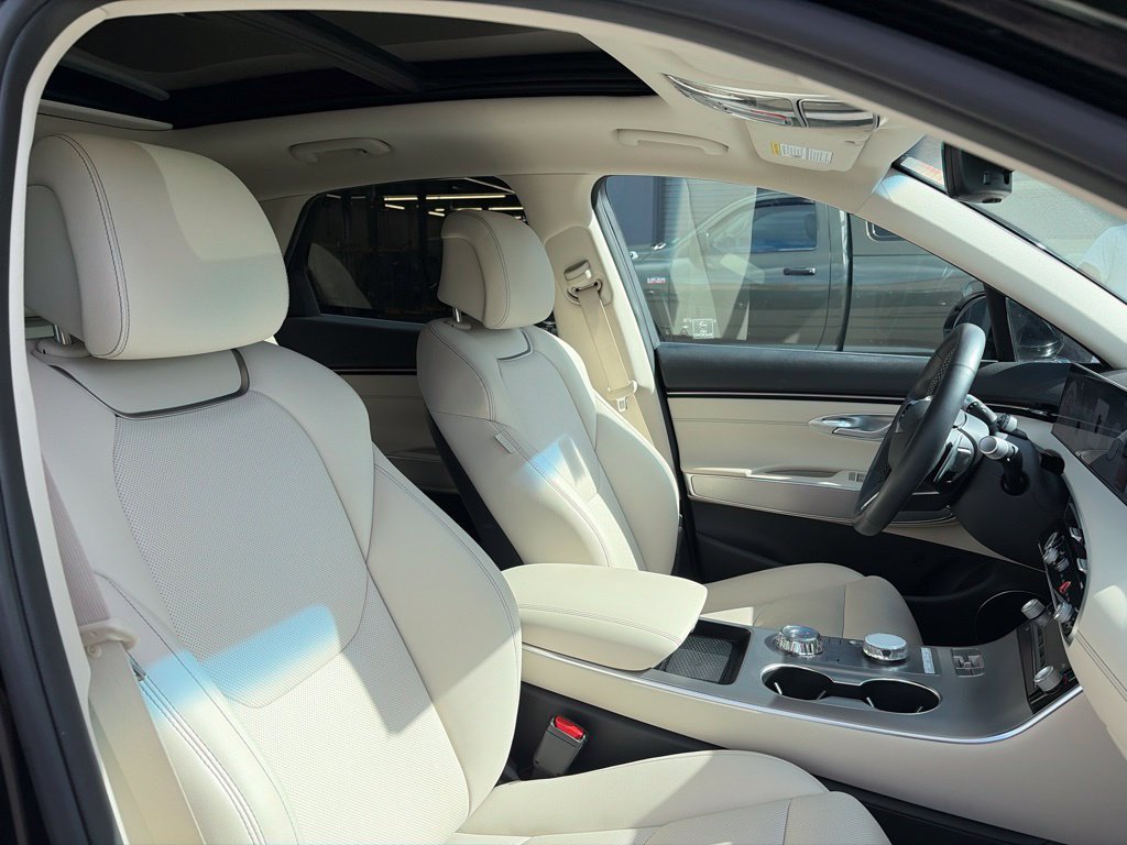 Certified 2026 Genesis GV70 2.5T Select AWD/4WD image 9