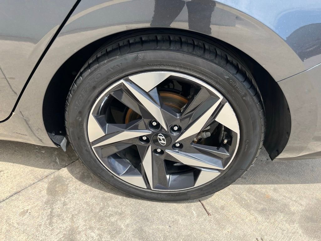 Used 2021 Hyundai Elantra Limited FWD image 9
