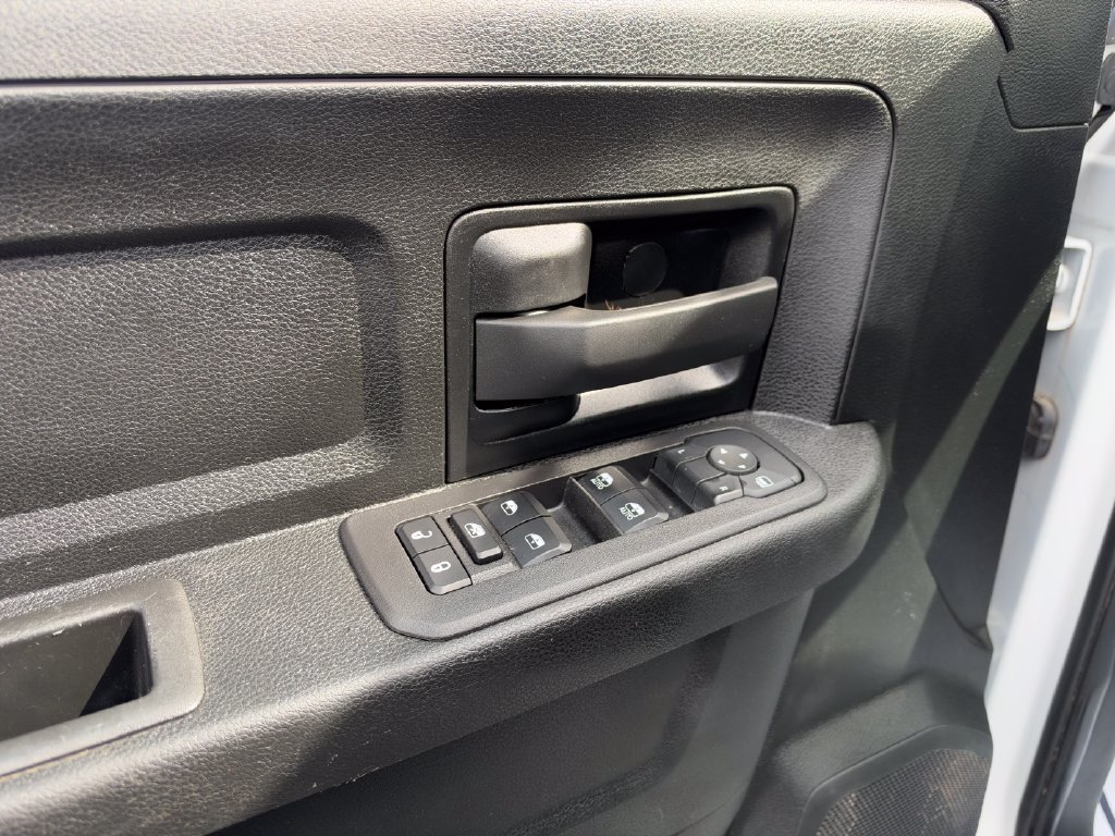 Used 2025 RAM 3500 Tradesman w/ Chrome Appearance Group AWD/4WD image 9