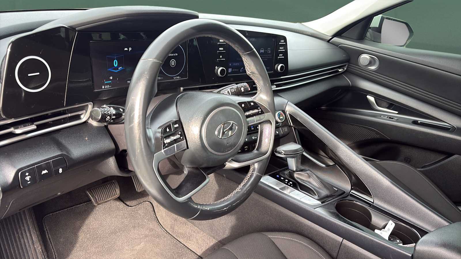 Used 2022 Hyundai Elantra SEL w/ Convenience Package FWD image 13