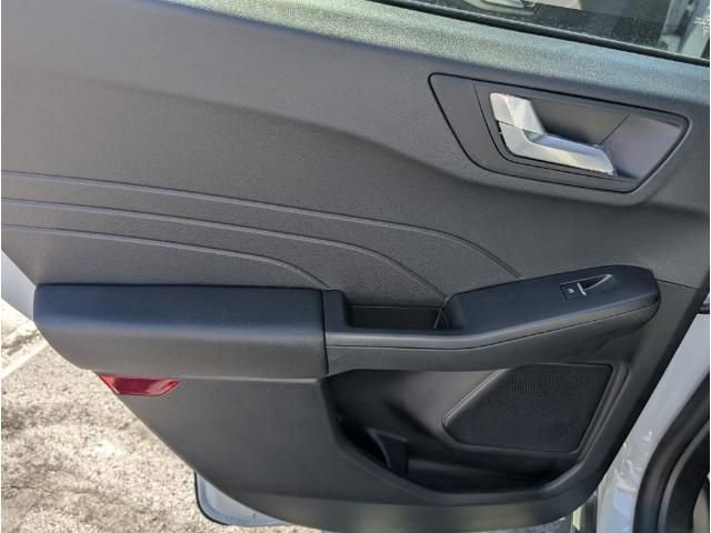 New 2025 Ford Escape SE image 33