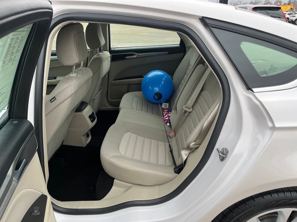 Used 2020 Ford Fusion SE image 15