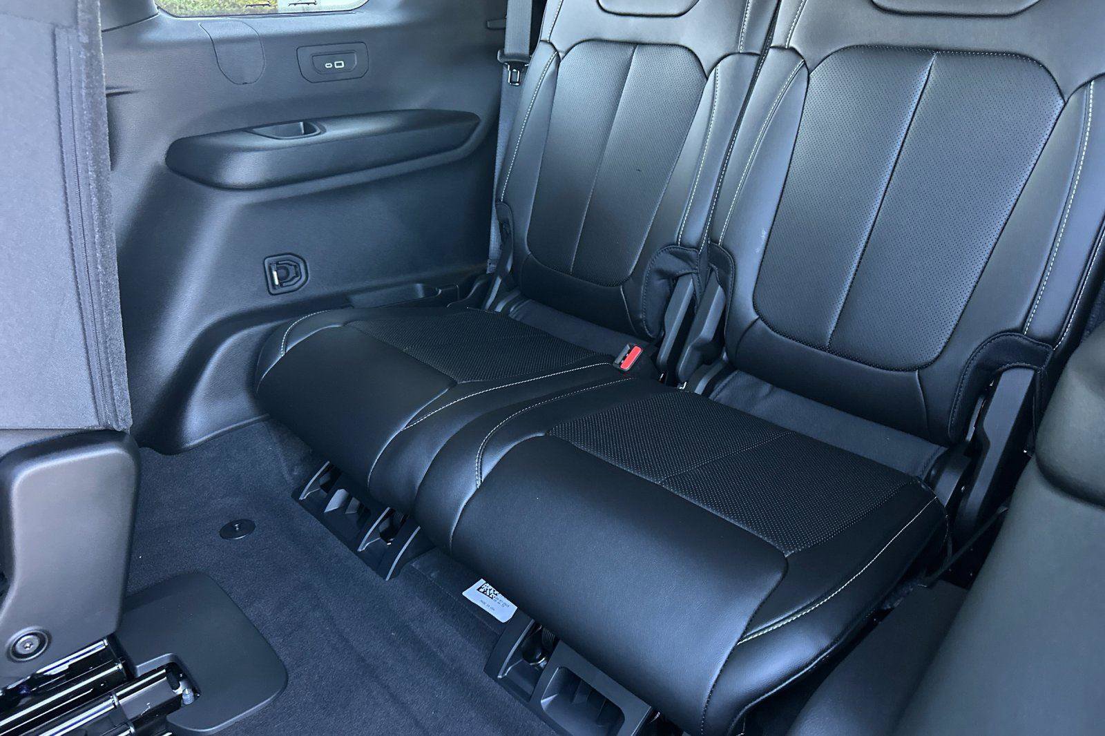 New 2025 Jeep Grand Cherokee L Limited w/ Luxury Tech Group II image 12