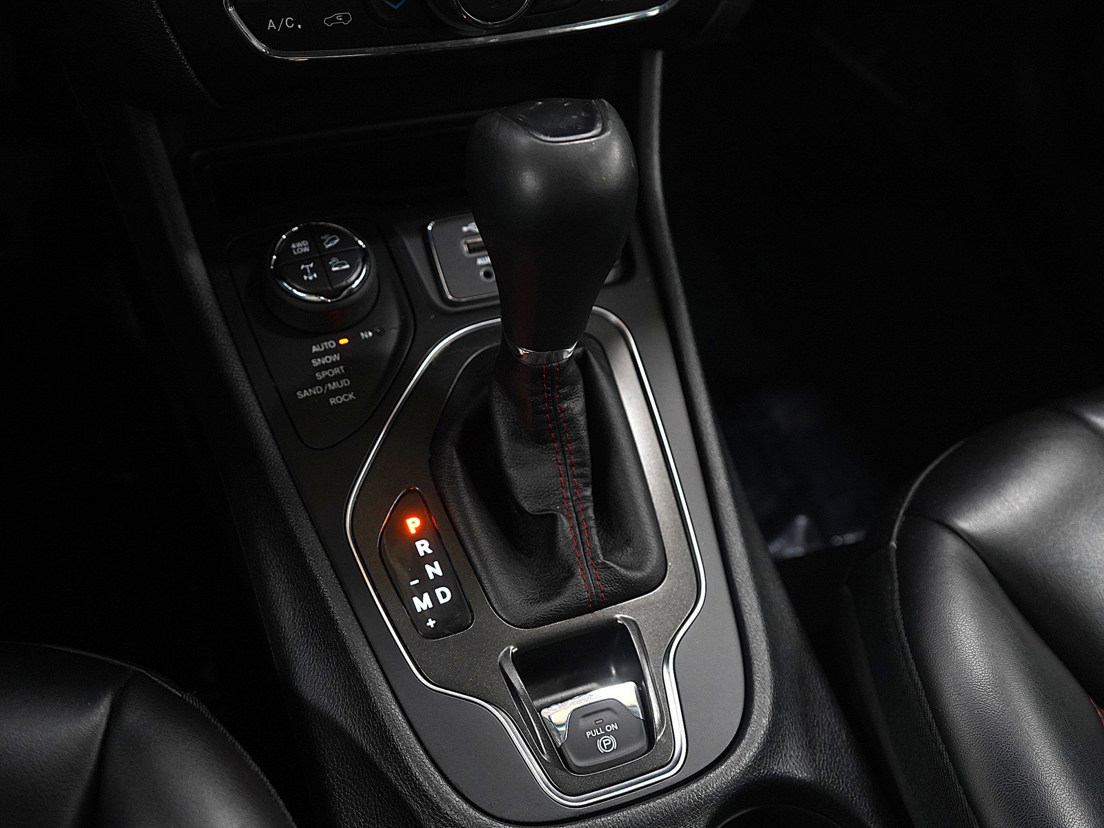 Used 2019 Jeep Cherokee Trailhawk w/ Cold Weather Group image 23