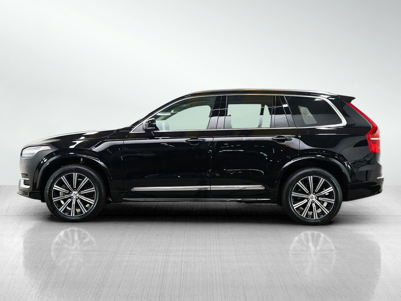 Used 2024 Volvo XC90 B6 Core w/ Protection Package Premier AWD/4WD image 2