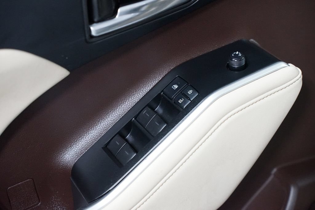 Certified 2021 Toyota Highlander XLE FWD image 31