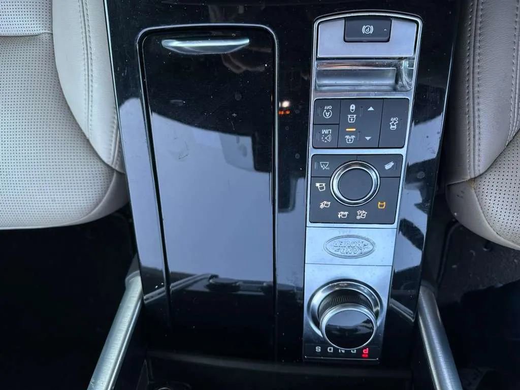 Used 2017 Land Rover Discovery HSE image 31