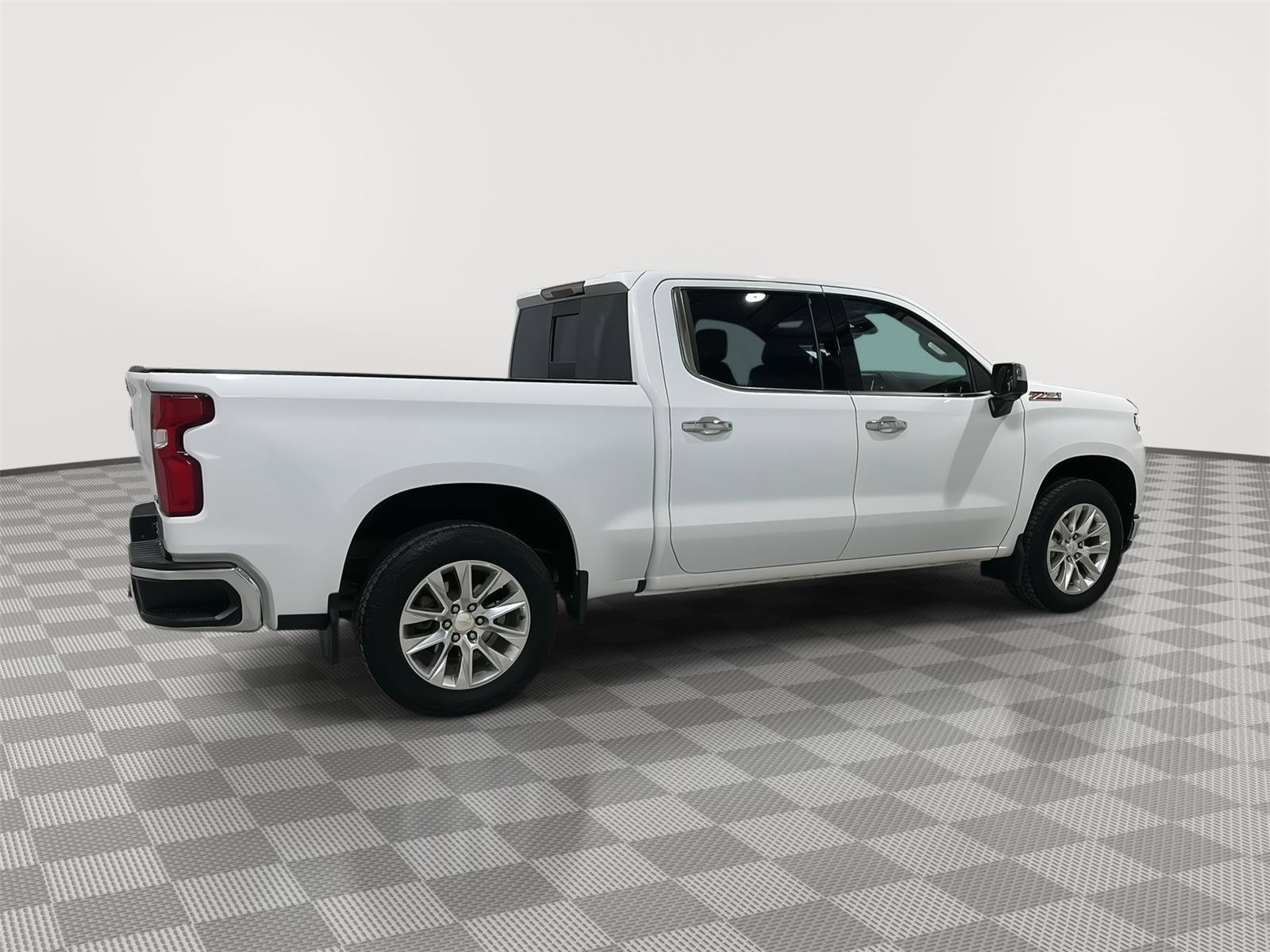 Used 2022 Chevrolet Silverado 1500 LTZ w/ LTZ Premium Package image 7