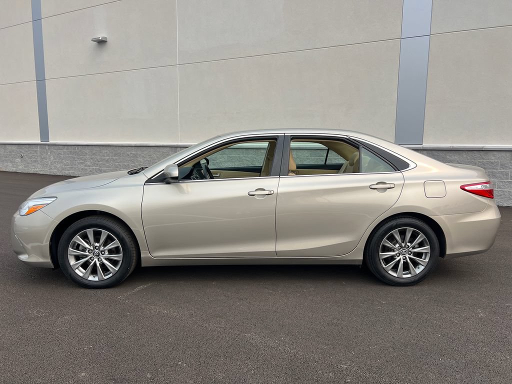Used 2017 Toyota Camry XLE FWD image 4