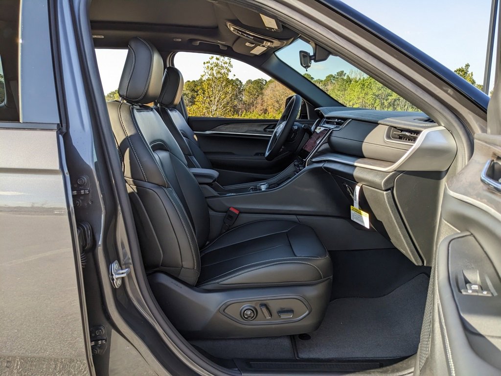 New 2025 Jeep Grand Cherokee Limited image 49