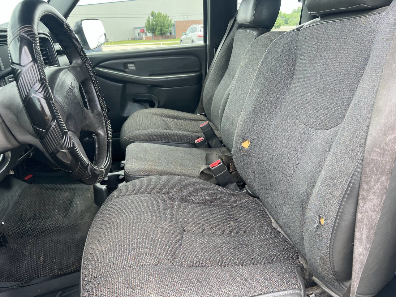 Used 2005 GMC Sierra 2500 W/T RWD image 7