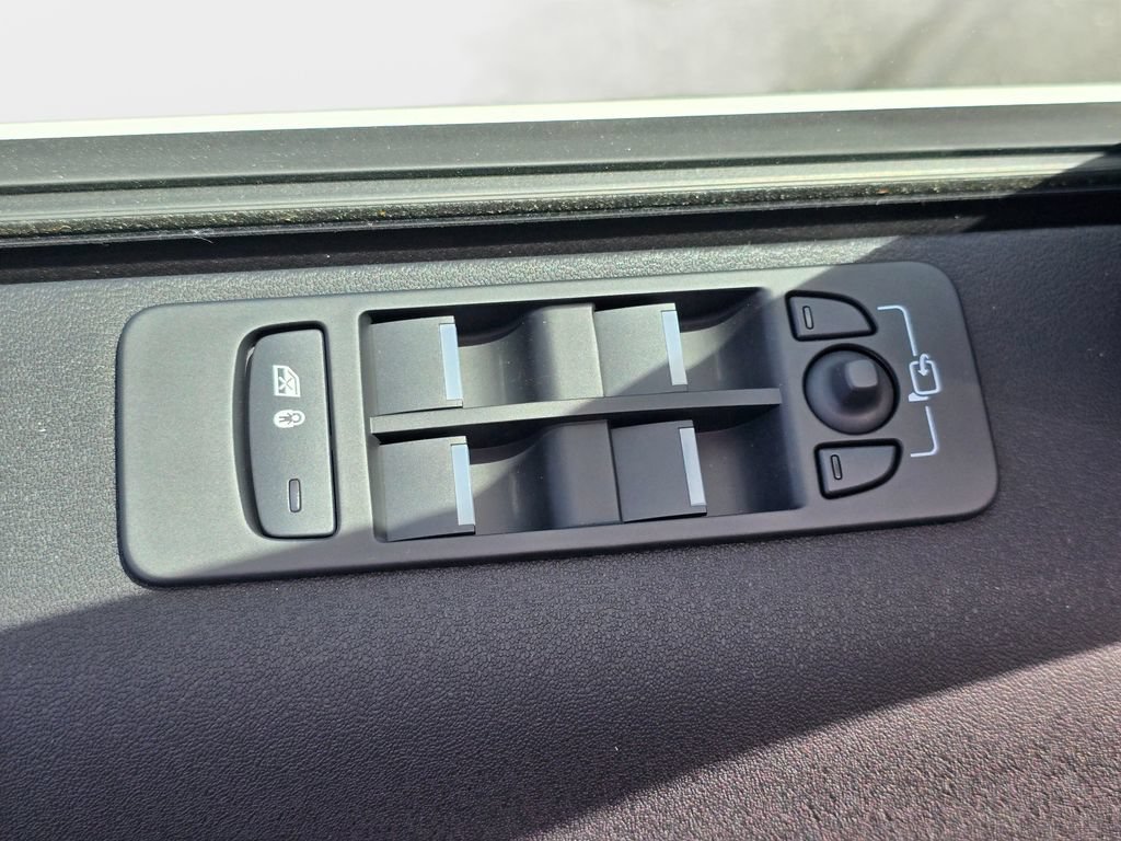 New 2026 Land Rover Discovery Sport Landmark AWD/4WD image 28