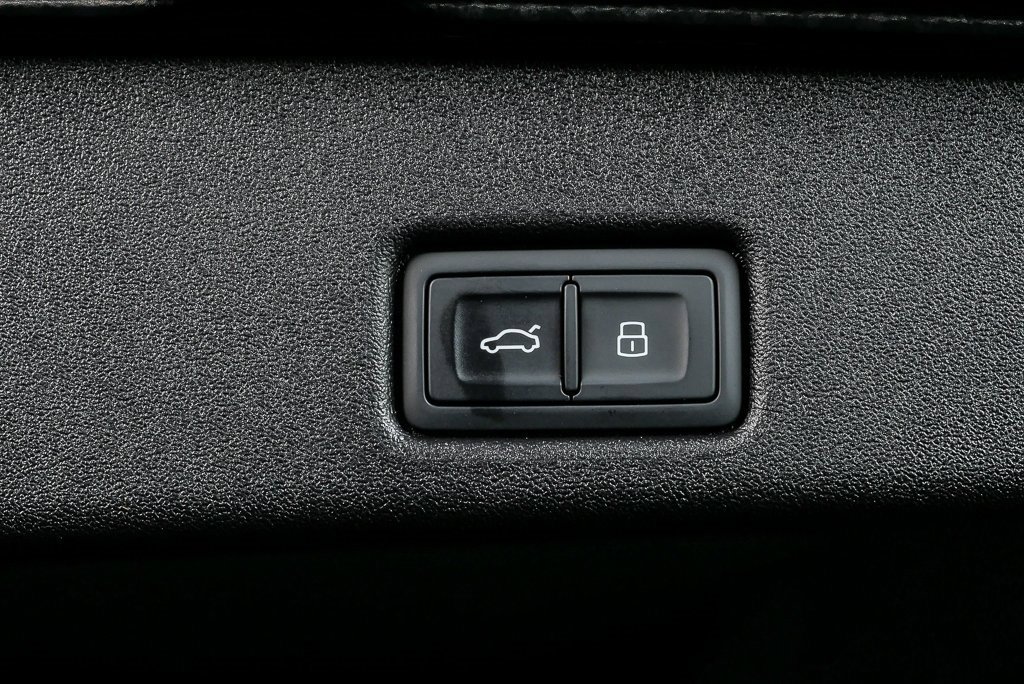 Certified 2025 Audi Q5 Premium w/ Convenience Package image 31