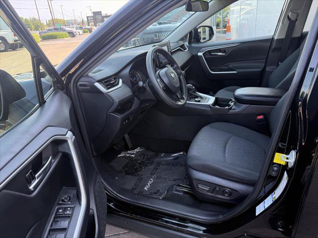 Certified 2021 Toyota RAV4 XLE w/ Carpet Mat Package (TMS) AWD/4WD image 12