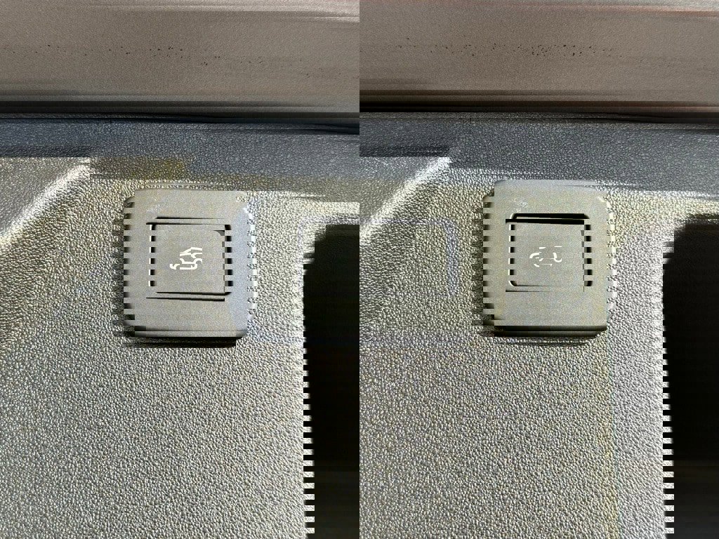 Certified 2025 Land Rover Discovery Sport Dynamic SE image 38