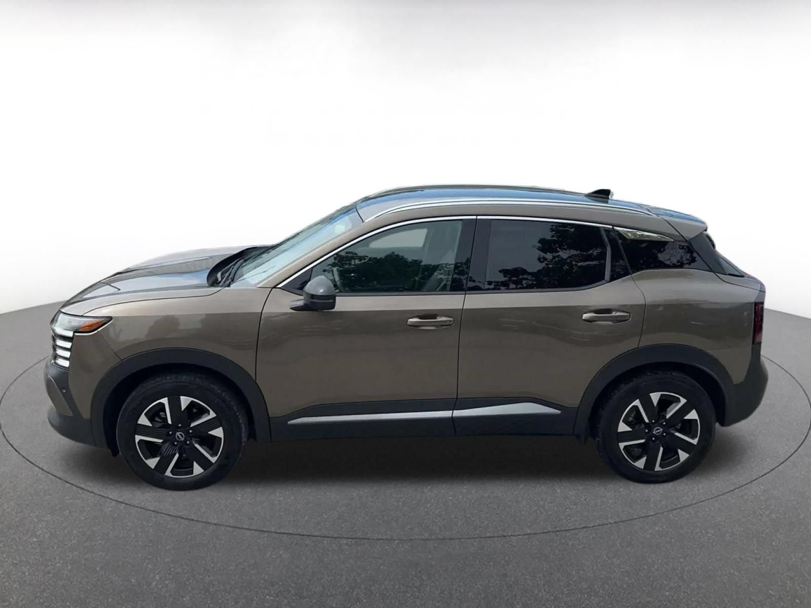 Used 2026 Nissan Kicks SR AWD/4WD image 8