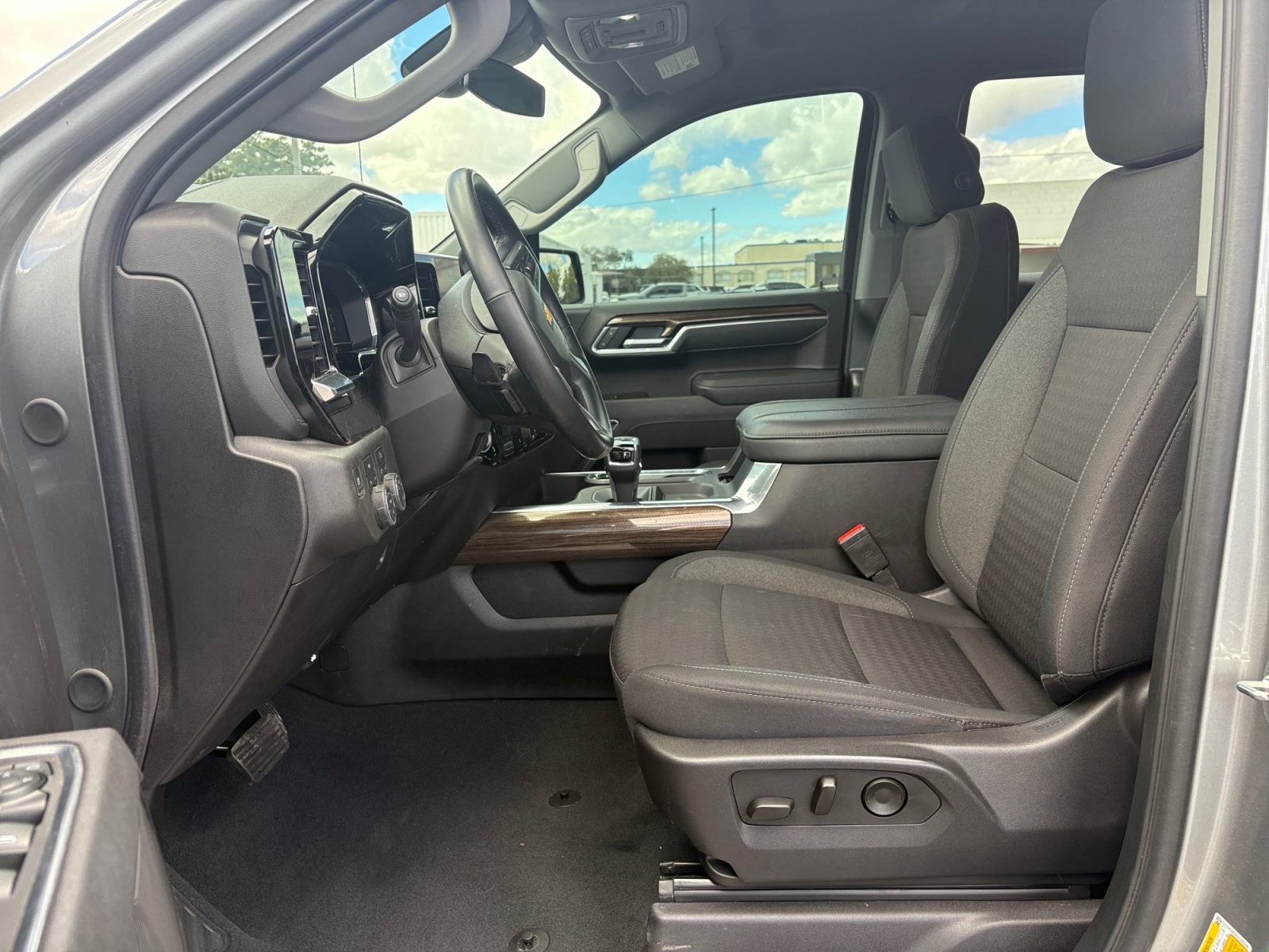 Used 2025 Chevrolet Silverado 1500 LT w/ Convenience Package II AWD/4WD image 12