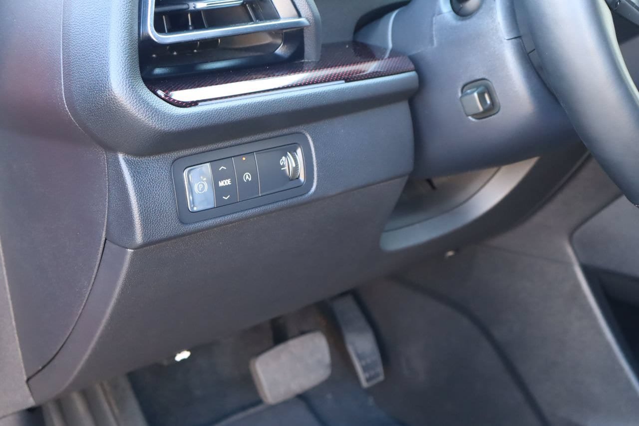 Used 2024 Chevrolet Traverse RS FWD image 27