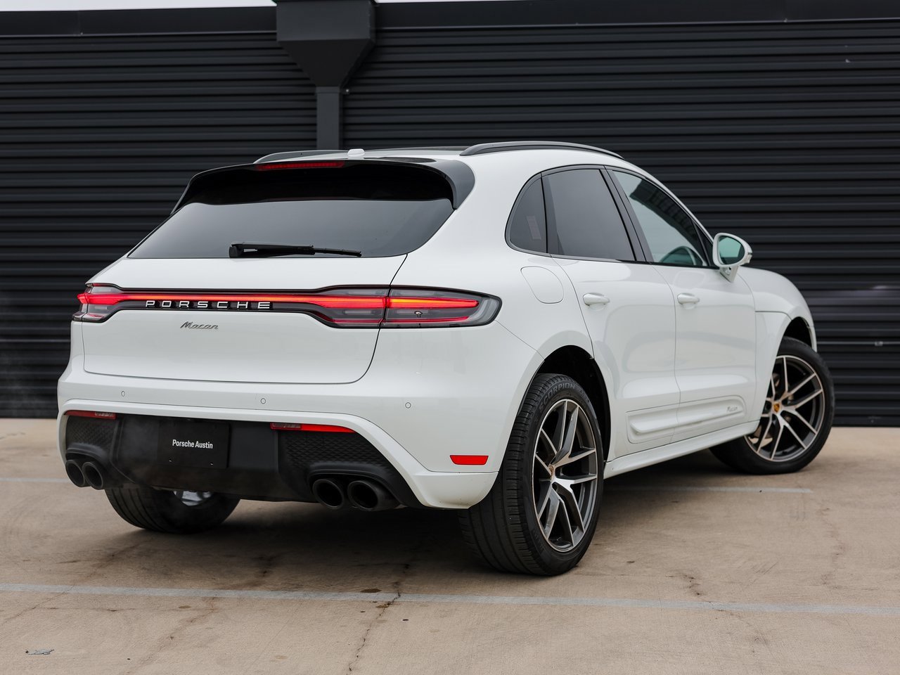 Certified 2023 Porsche Macan image 7