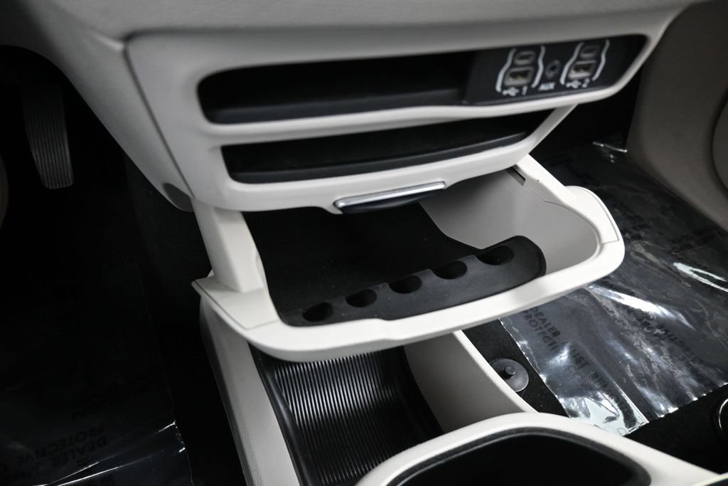 Used 2023 Chrysler Pacifica Touring-L FWD image 25