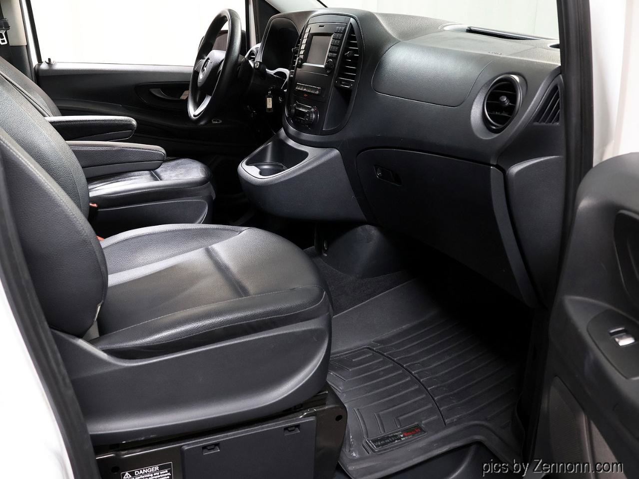 Used 2017 Mercedes-Benz Metris Passenger image 24