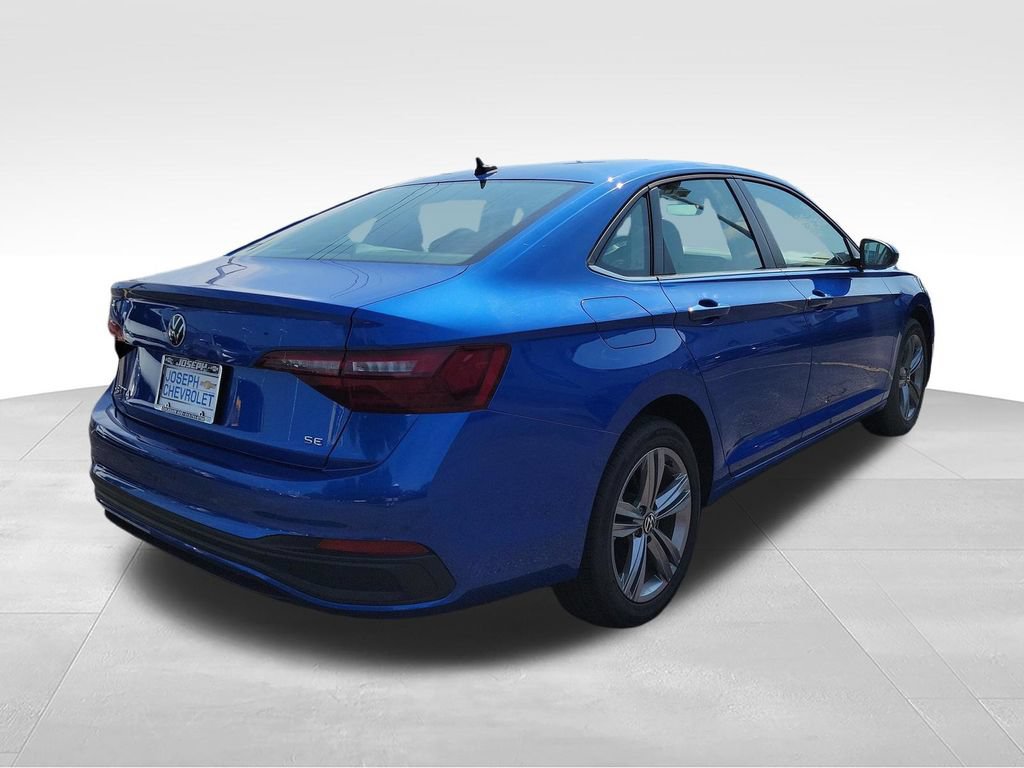 Used 2024 Volkswagen Jetta SE FWD image 4
