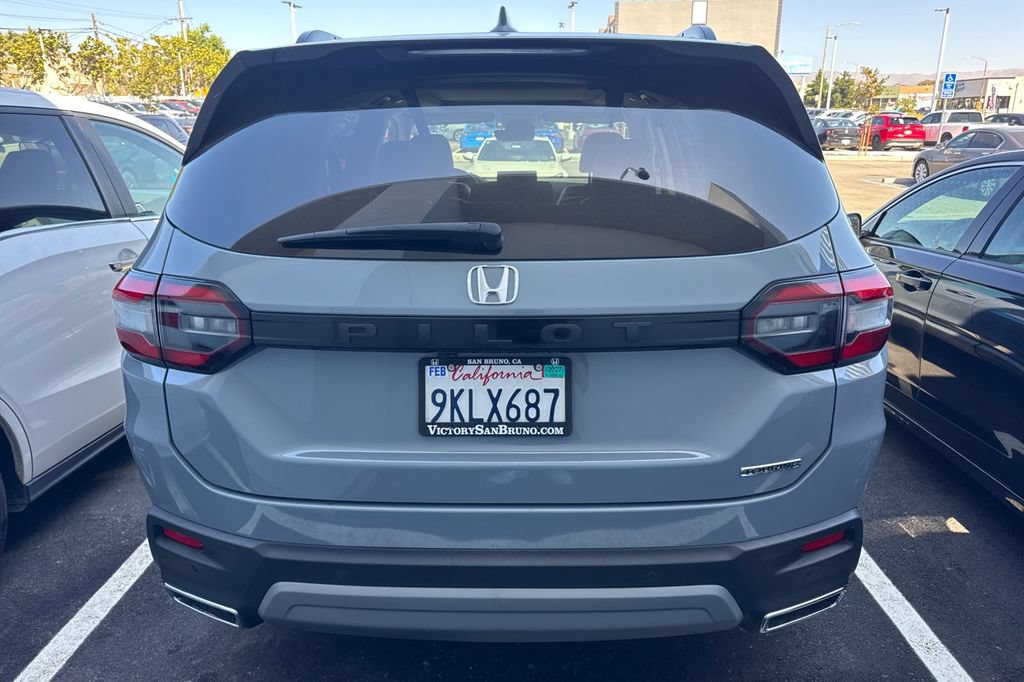 Used 2024 Honda Pilot Touring image 6