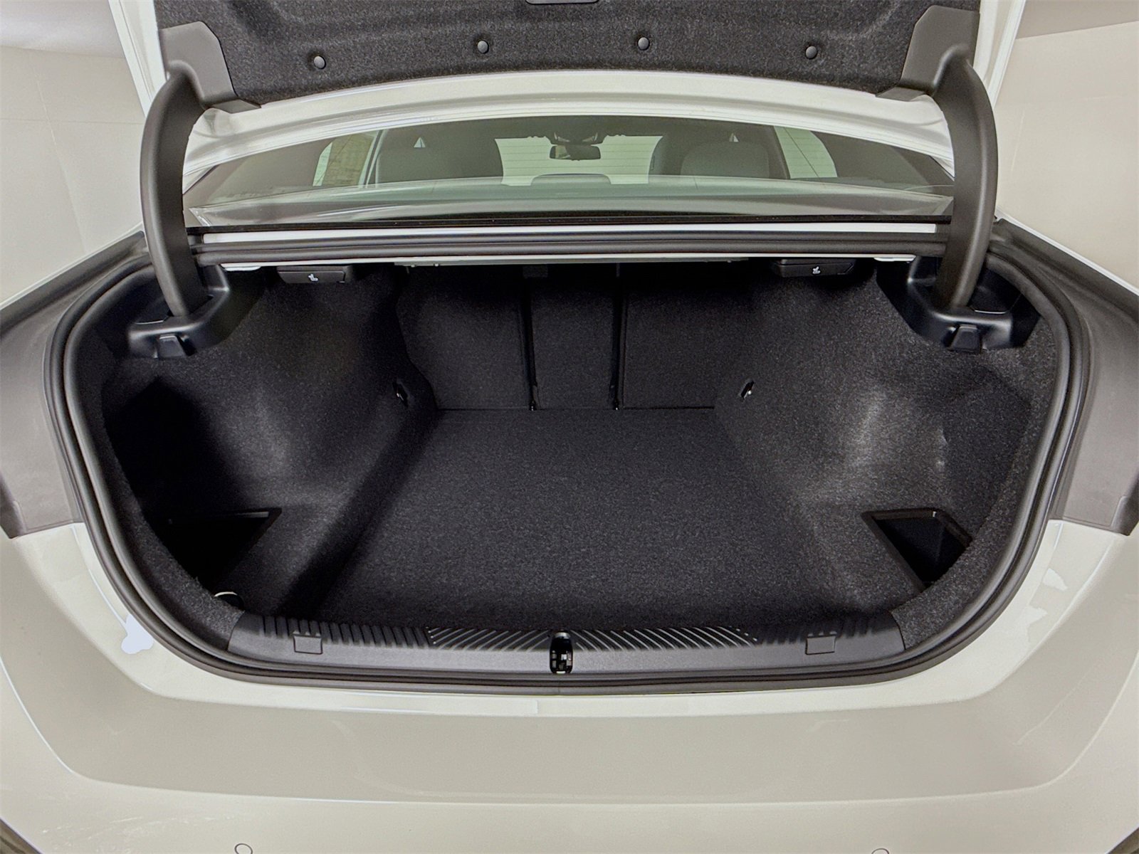 New 2026 BMW 540i xDrive w/ M Sport Package image 28