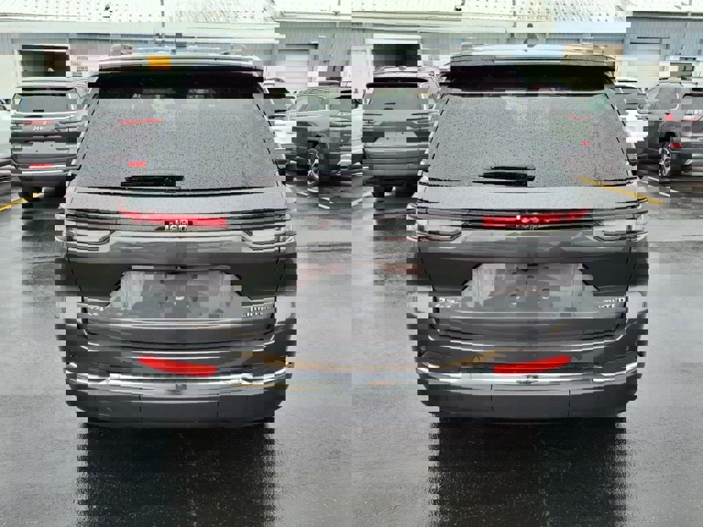 Used 2022 Jeep Grand Cherokee Limited image 6