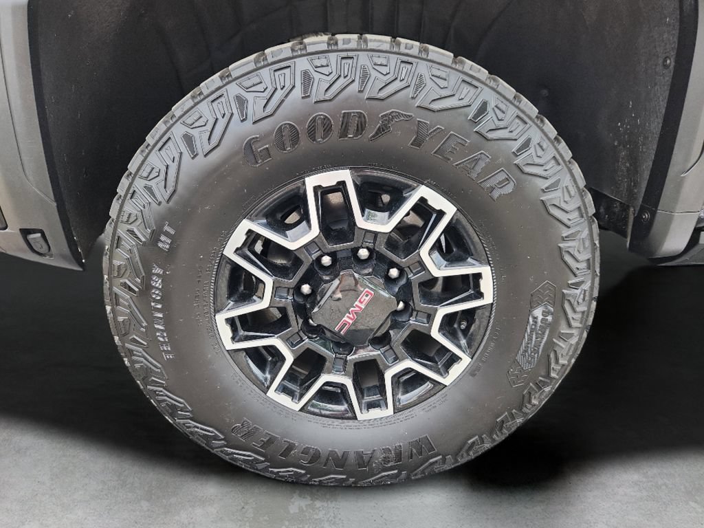 Used 2024 GMC Sierra 2500 AT4X AWD/4WD image 17
